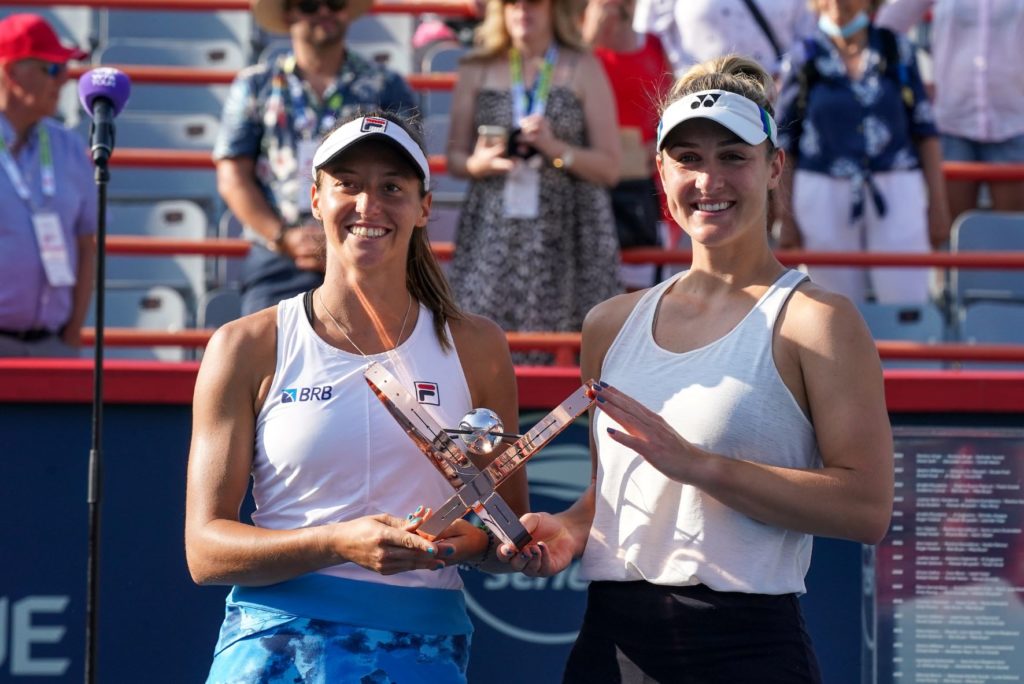 Gaby Dabrowski et Luisa Stefani détiennent le trophée de l'Omnium canadien en double en 2021