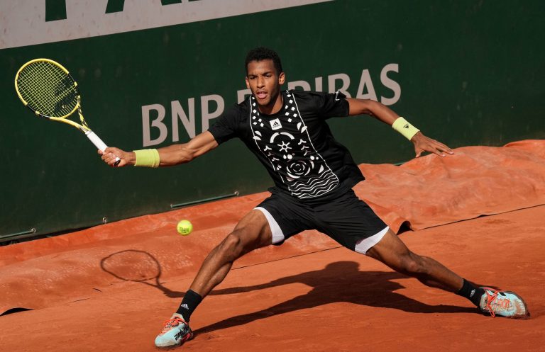 Auger-Aliassime ne peut pas retenir Nadal dans le thriller de Roland-Garros