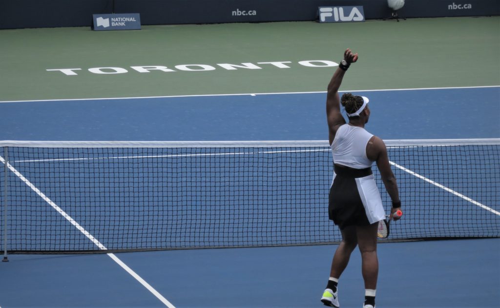Serena Williams salue la couronne