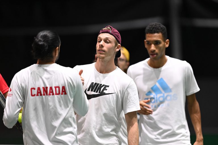 Félix Auger-Aliassime et Denis Shapovalov mènent une puissante équipe canadienne à la finale de la Coupe Davis