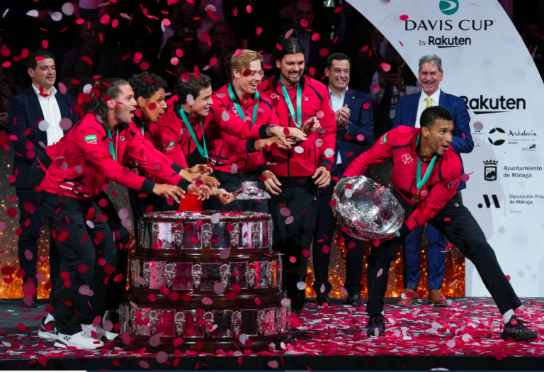 Tebbutt : Wow !  Canada – Champions de la Coupe Davis