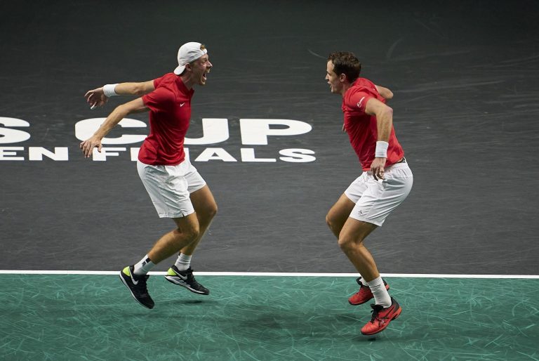 Le Canada complète une remontée époustouflante pour atteindre les demi-finales de la Coupe Davis